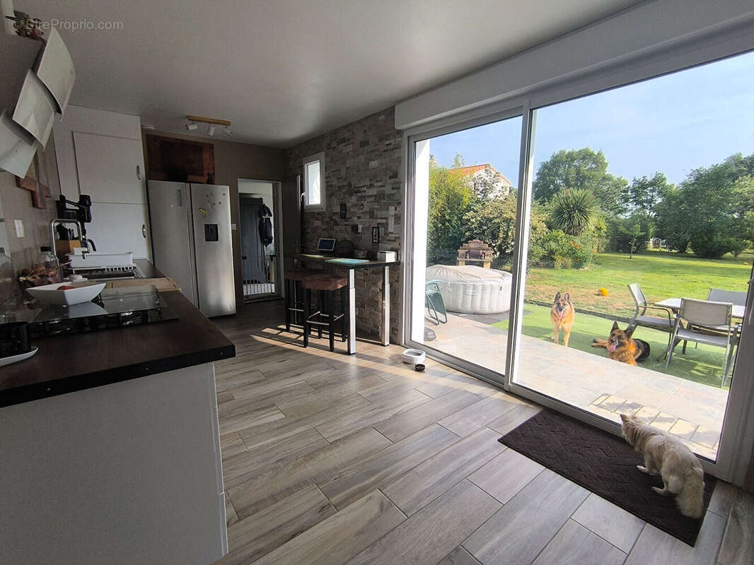 Maison à BEAULIEU-SOUS-LA-ROCHE