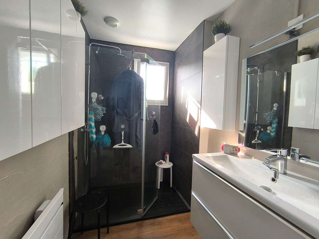 Maison à BEAULIEU-SOUS-LA-ROCHE