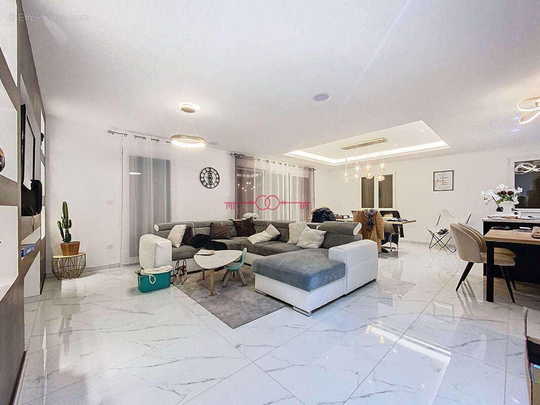 Maison à SAINTE-MENEHOULD