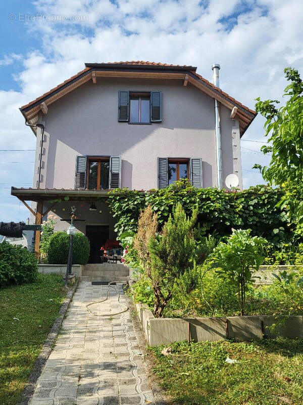 Maison à VETRAZ-MONTHOUX