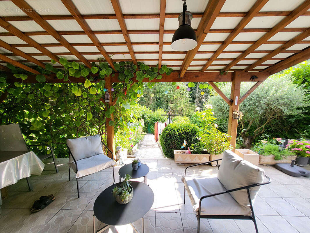 Maison à VETRAZ-MONTHOUX