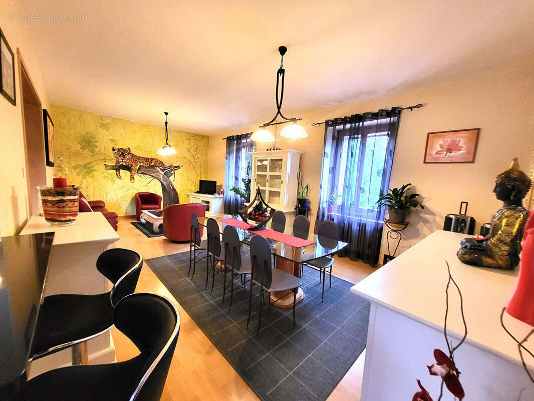 Maison à VETRAZ-MONTHOUX