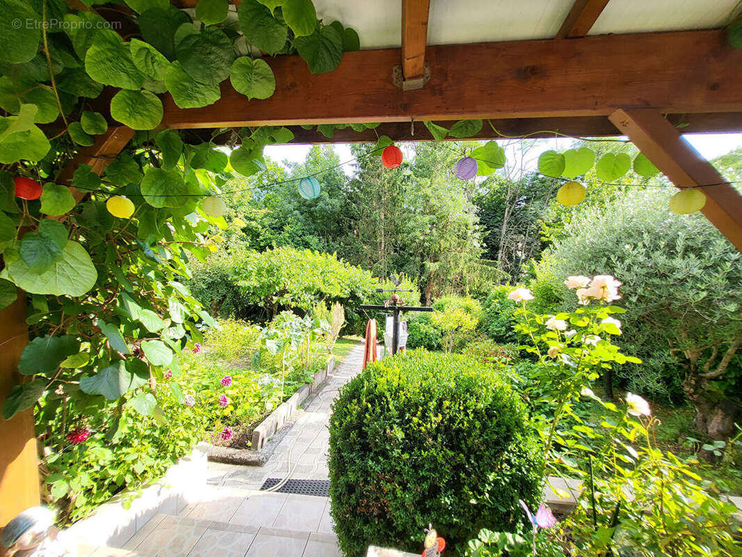 Maison à VETRAZ-MONTHOUX