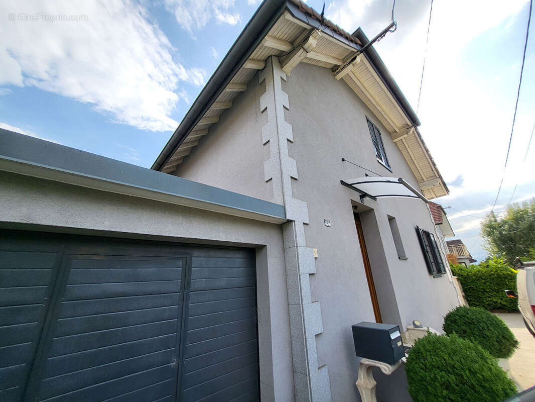 Maison à VETRAZ-MONTHOUX