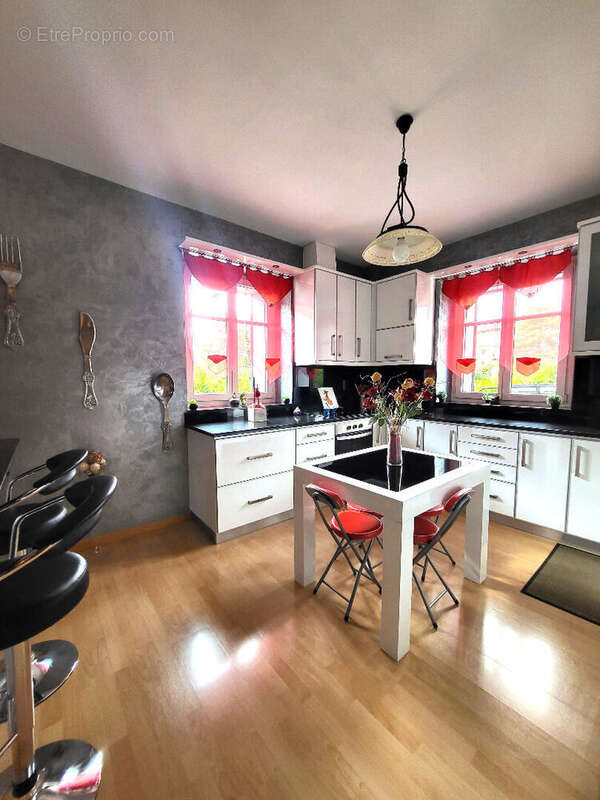 Maison à VETRAZ-MONTHOUX