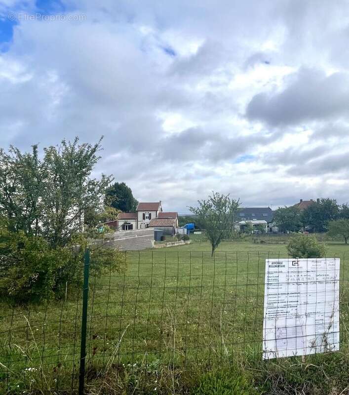 Terrain à PAGNEY-DERRIERE-BARINE