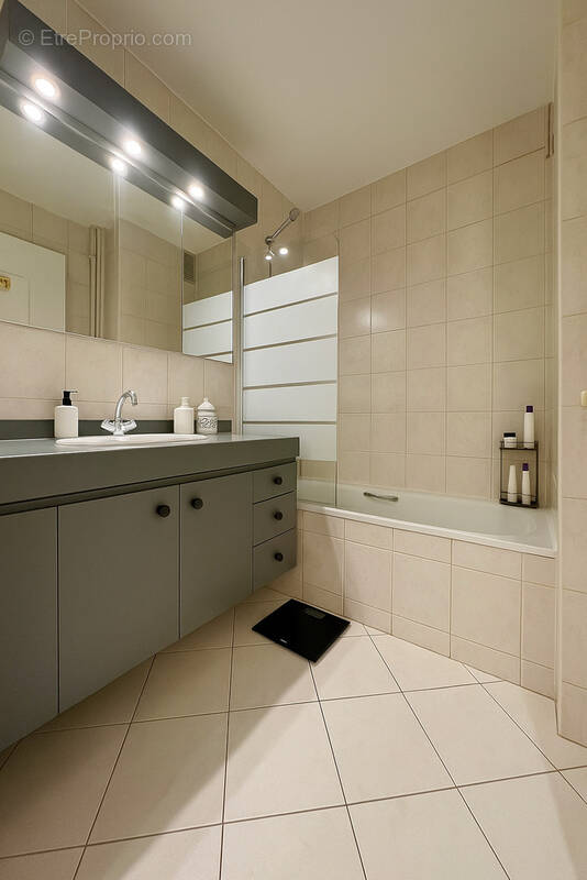 Appartement à NEAUPHLE-LE-CHATEAU