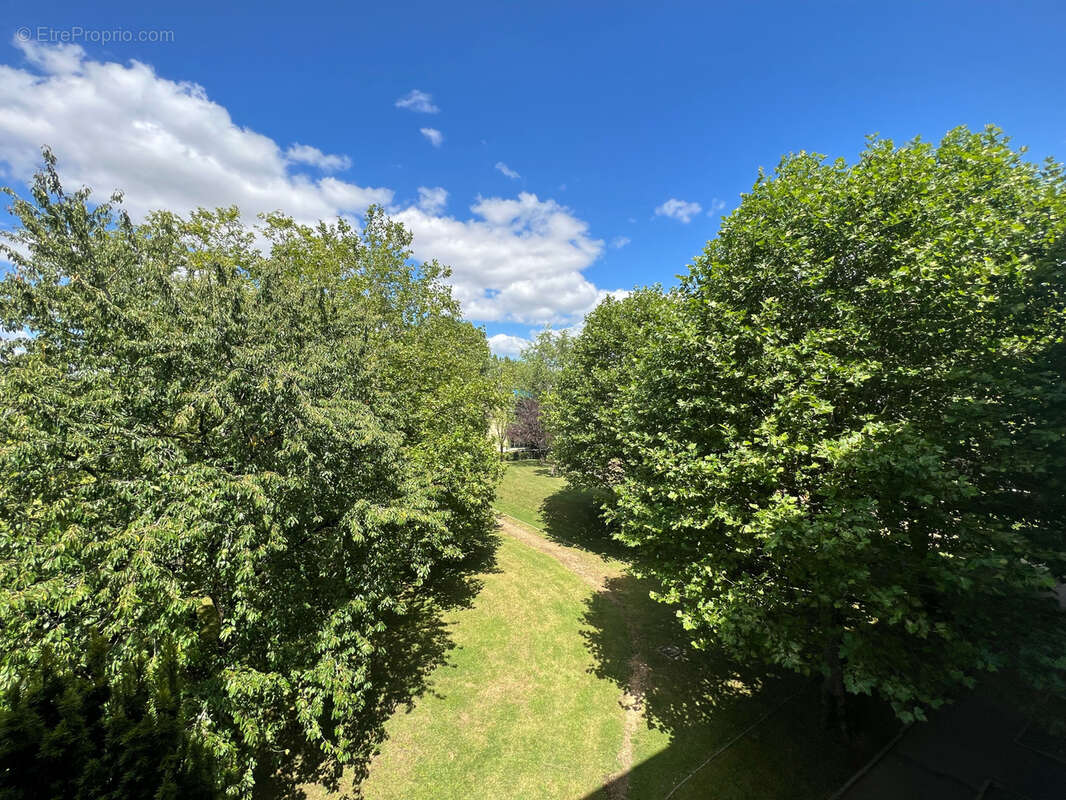 Appartement à NEAUPHLE-LE-CHATEAU