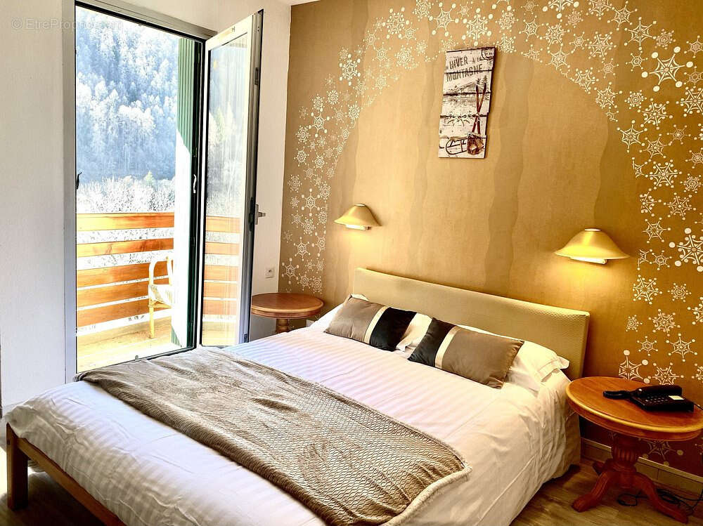 Commerce à LE LAUZET-UBAYE