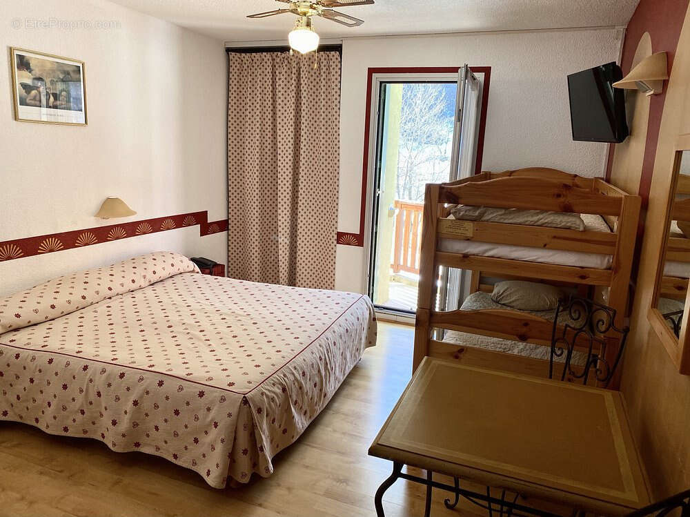 Commerce à LE LAUZET-UBAYE