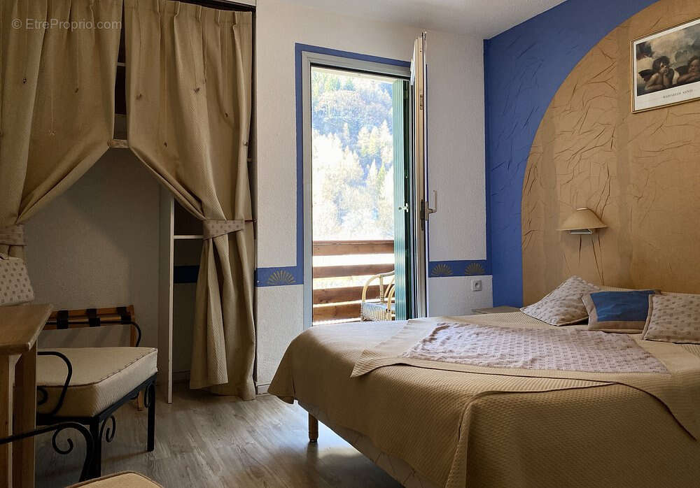 Commerce à LE LAUZET-UBAYE