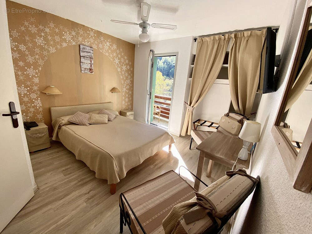 Commerce à LE LAUZET-UBAYE