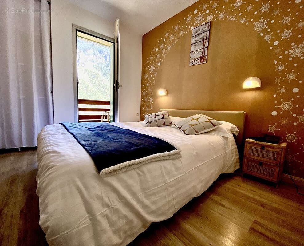 Commerce à LE LAUZET-UBAYE