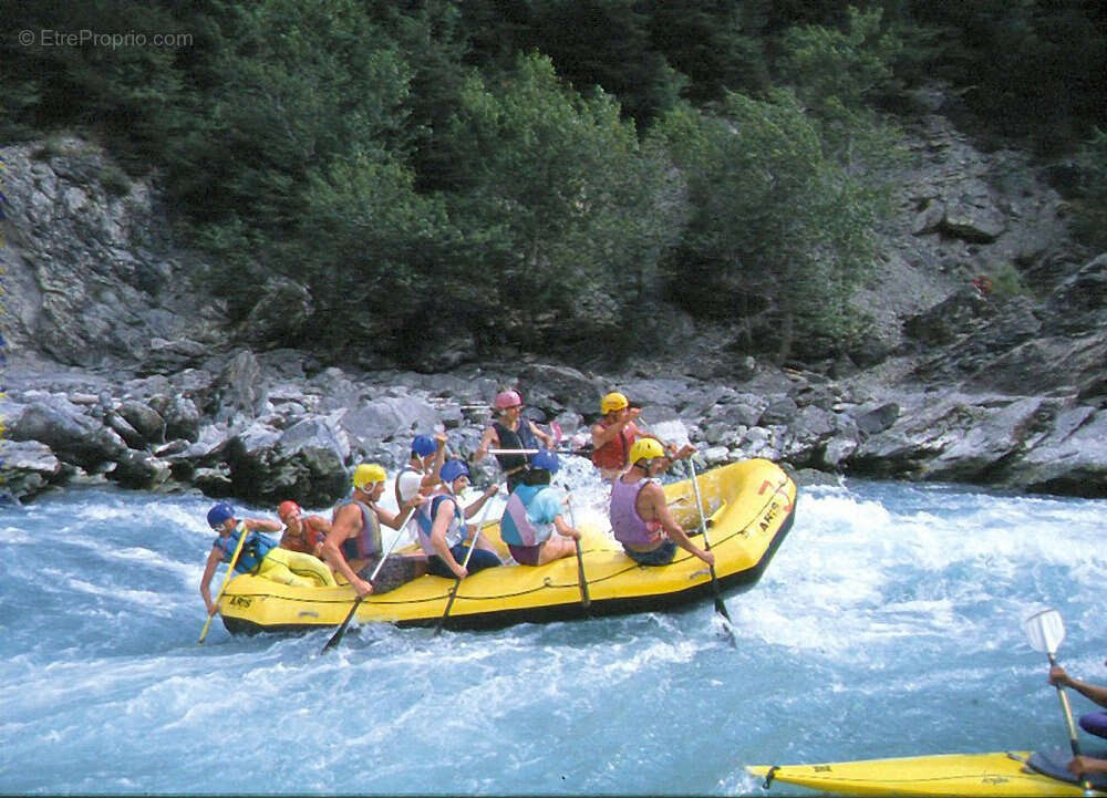 Commerce à LE LAUZET-UBAYE