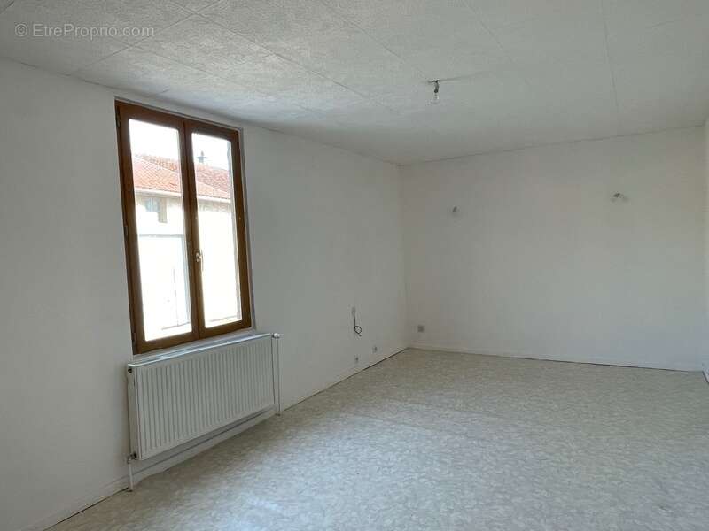 Maison à JUVIGNY-EN-PERTHOIS