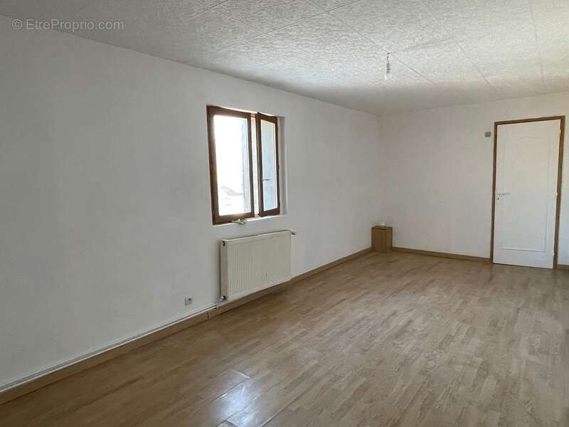 Maison à JUVIGNY-EN-PERTHOIS