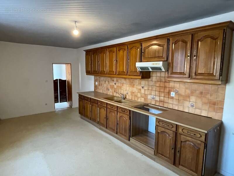 Maison à JUVIGNY-EN-PERTHOIS