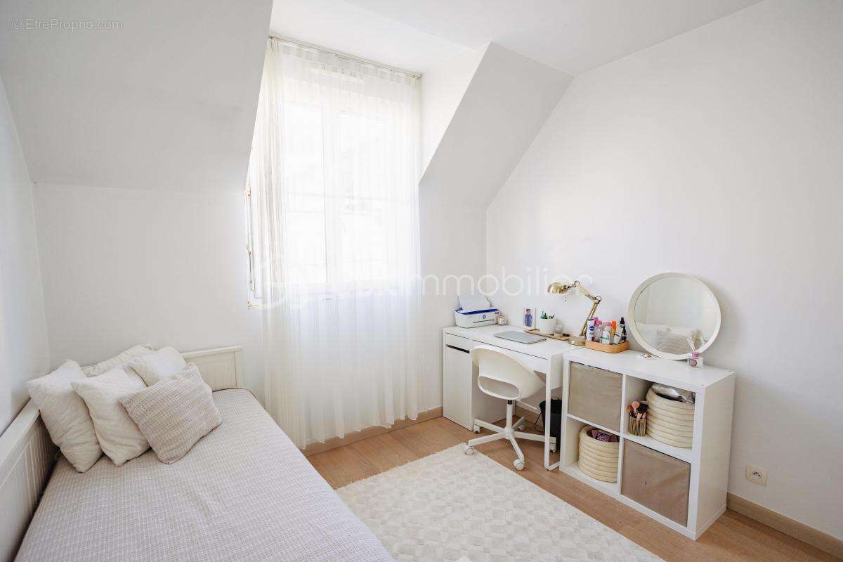 Maison à SAINTRY-SUR-SEINE