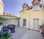 Maison à SAINTRY-SUR-SEINE