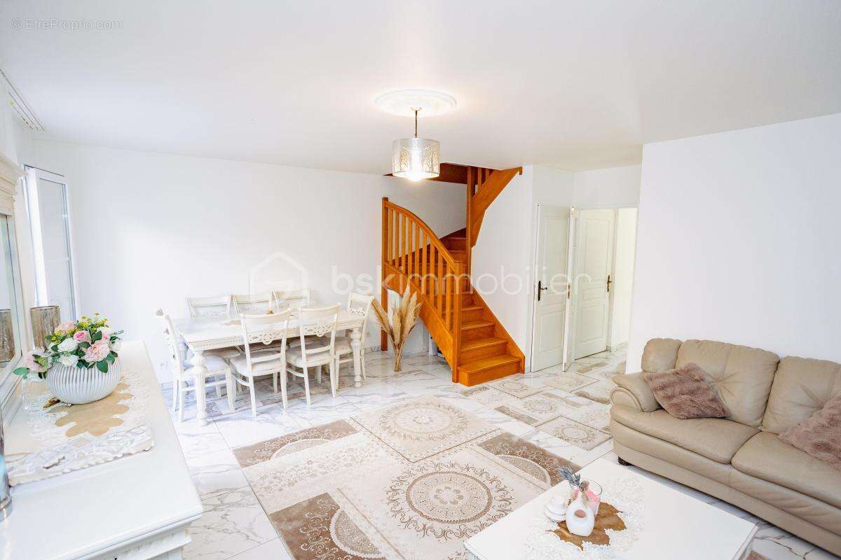 Maison à SAINTRY-SUR-SEINE