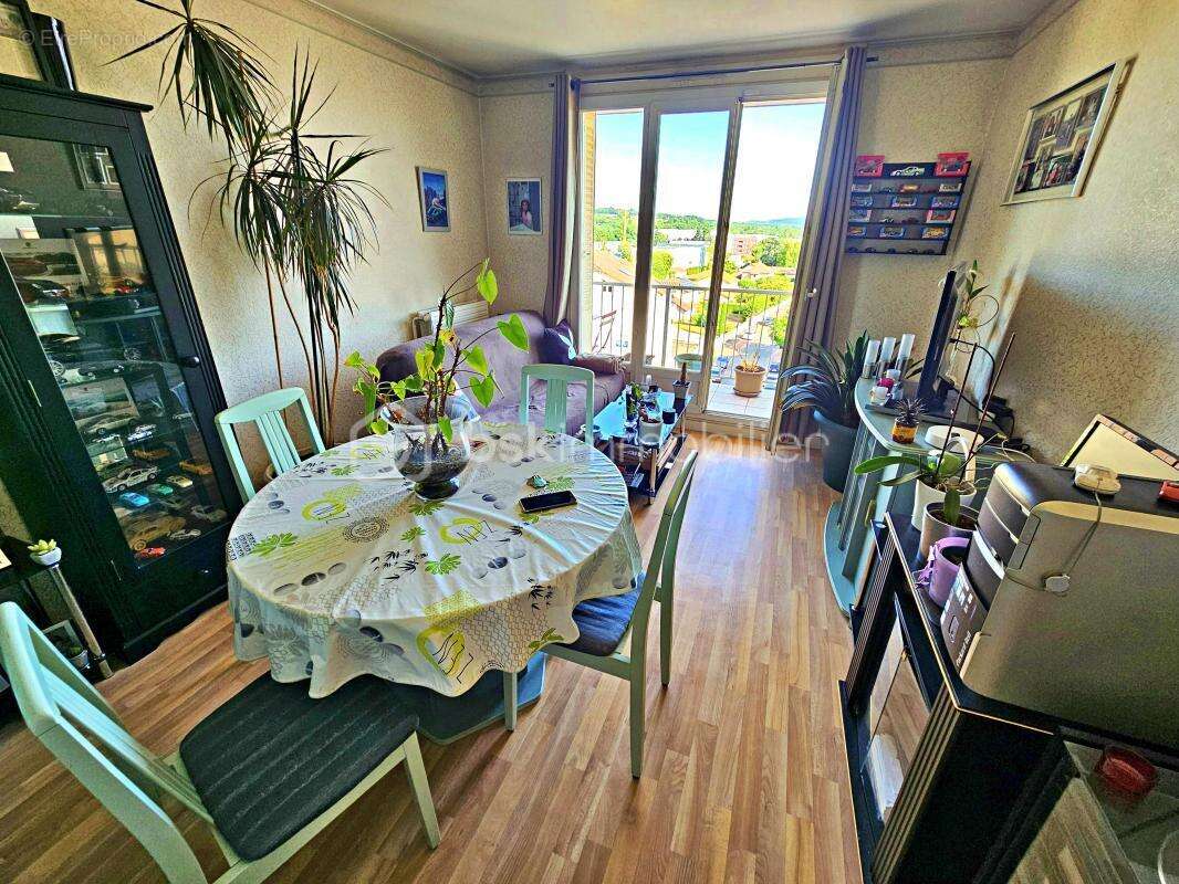 Appartement à LE COTEAU