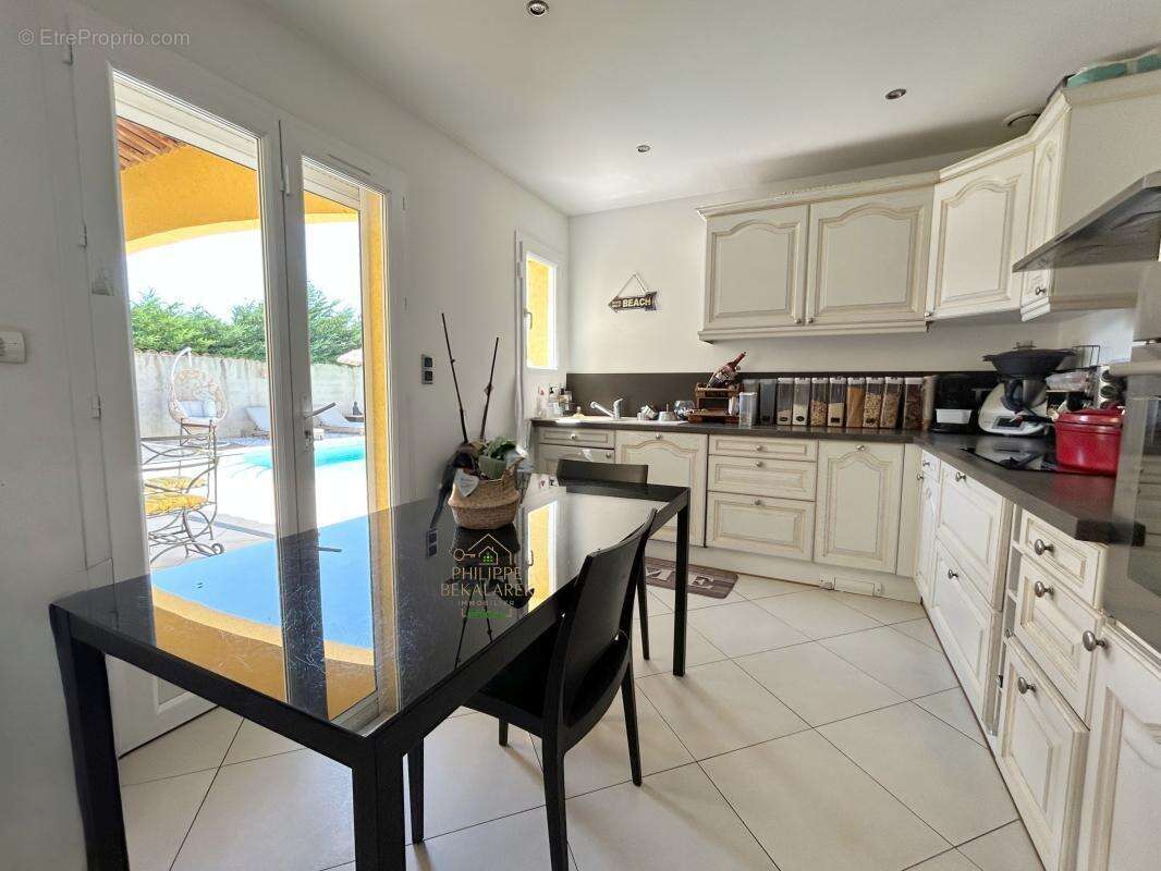 Commerce à CHATEAU-ARNOUX-SAINT-AUBAN