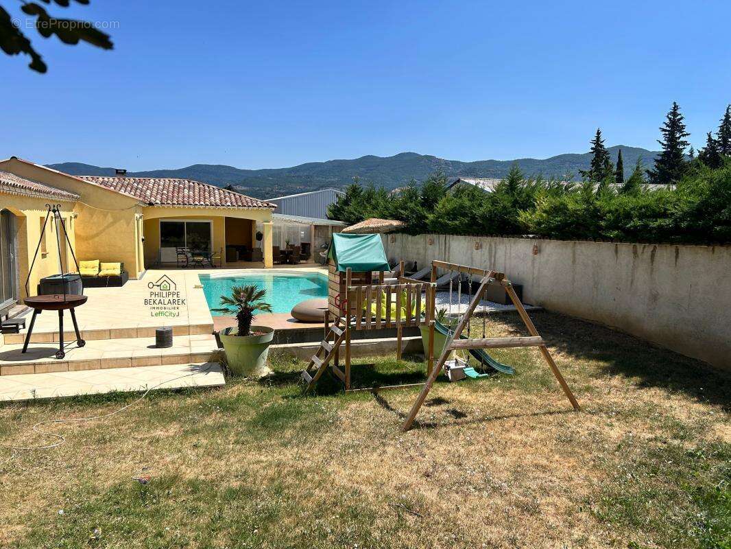 Commerce à CHATEAU-ARNOUX-SAINT-AUBAN