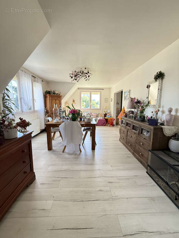 Appartement à ISNEAUVILLE