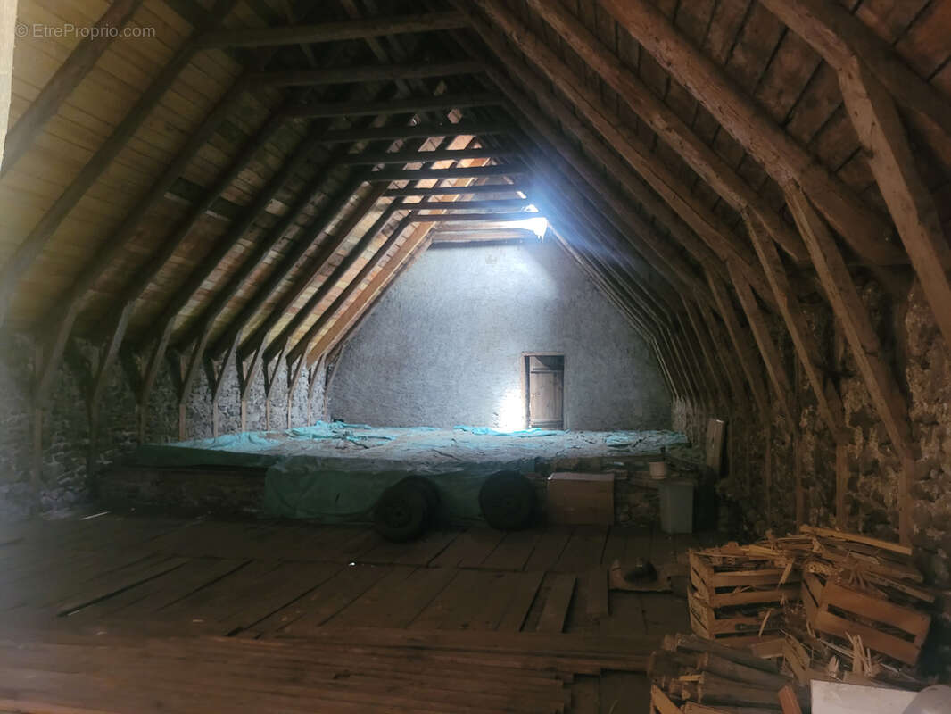 Maison à SAINT-SAUVES-D&#039;AUVERGNE
