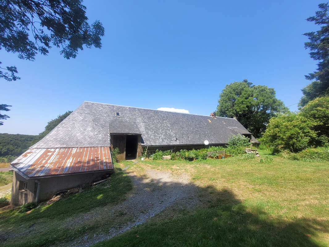 Maison à SAINT-SAUVES-D&#039;AUVERGNE
