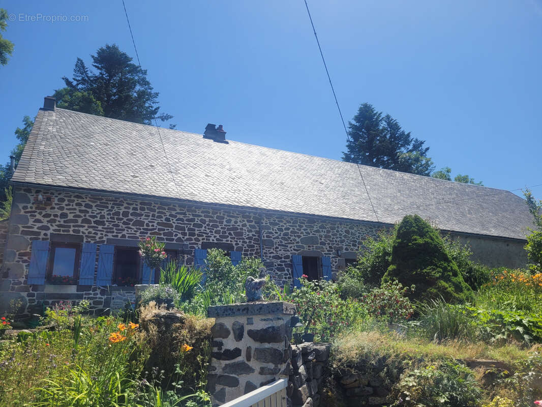 Maison à SAINT-SAUVES-D&#039;AUVERGNE