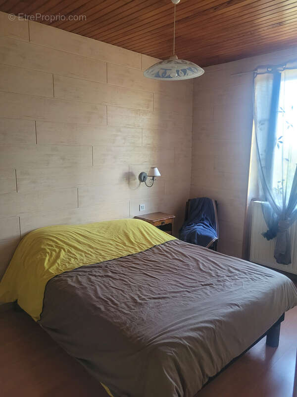 Maison à SAINT-SAUVES-D&#039;AUVERGNE