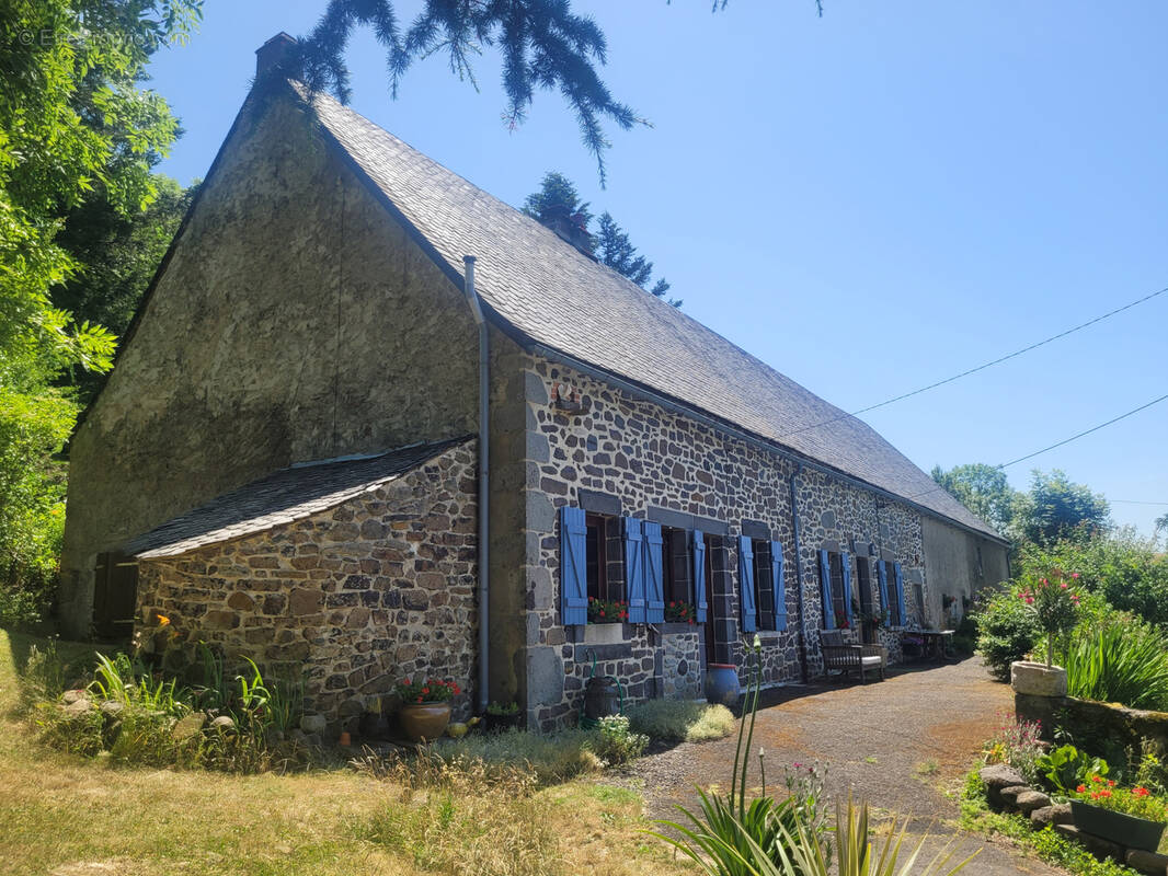 Maison à SAINT-SAUVES-D&#039;AUVERGNE