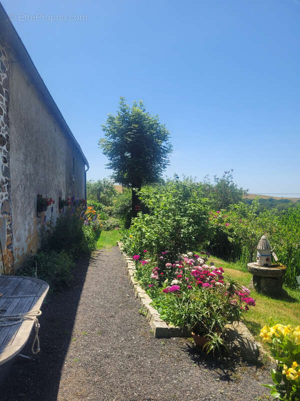 Maison à SAINT-SAUVES-D&#039;AUVERGNE