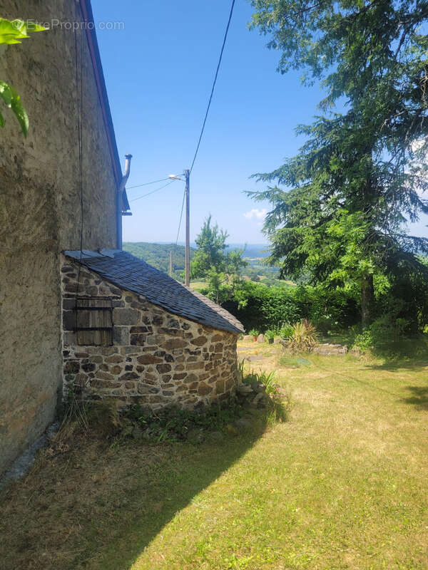 Maison à SAINT-SAUVES-D&#039;AUVERGNE