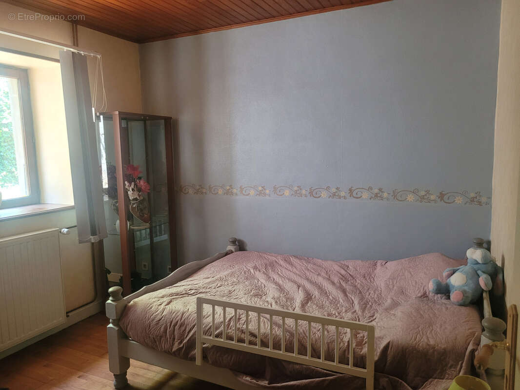 Maison à SAINT-SAUVES-D&#039;AUVERGNE