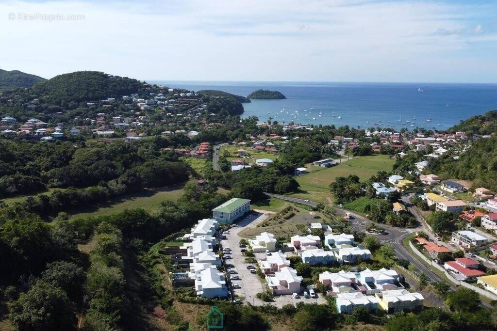 Maison à LES TROIS-ILETS