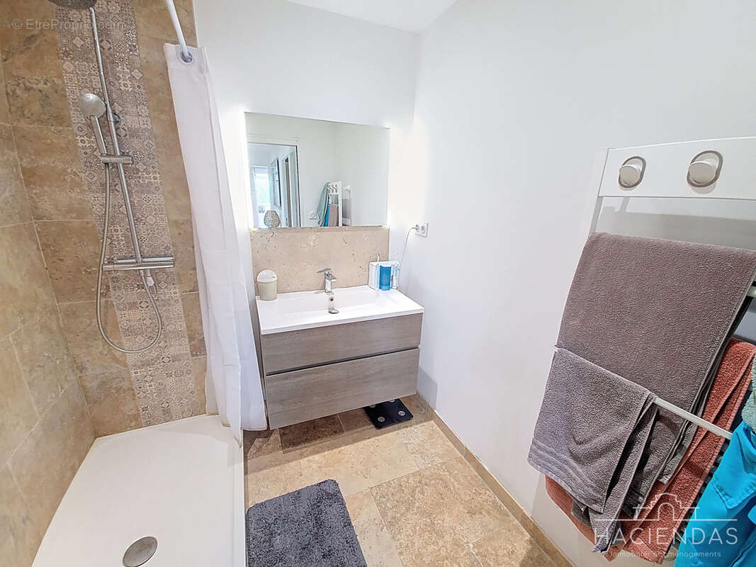 Appartement à EGUILLES