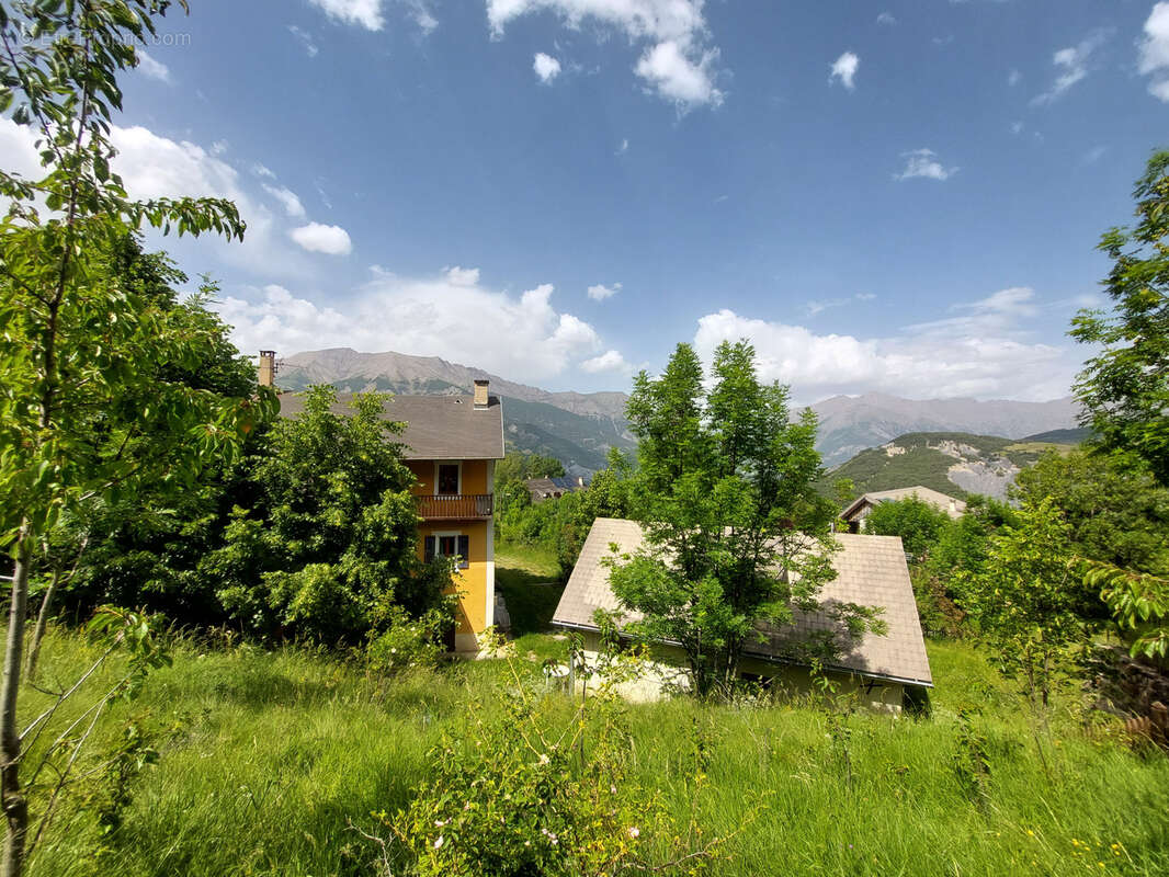 Maison à ENCHASTRAYES