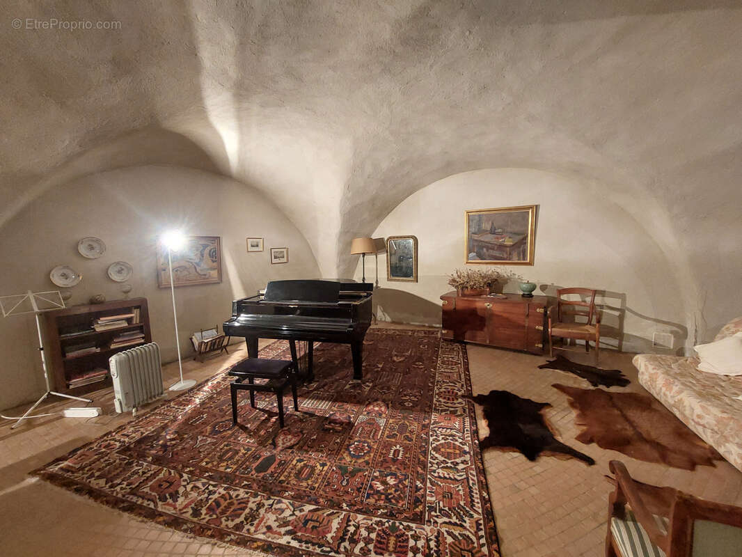 Maison à ENCHASTRAYES