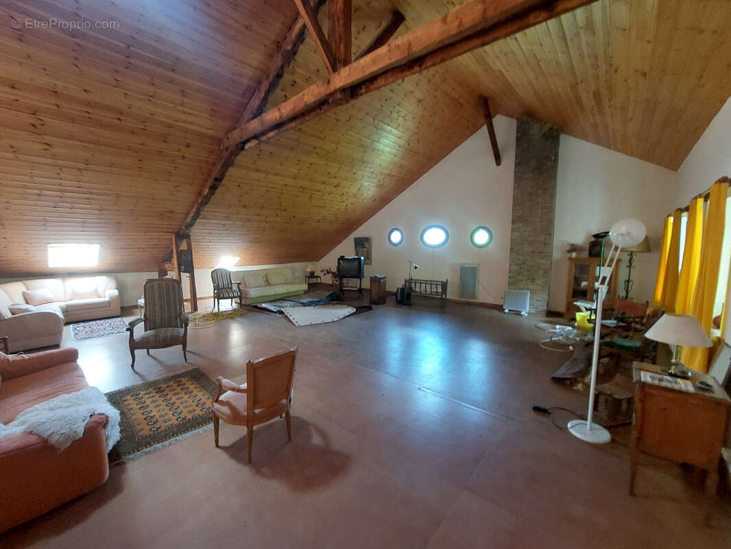 Maison à ENCHASTRAYES