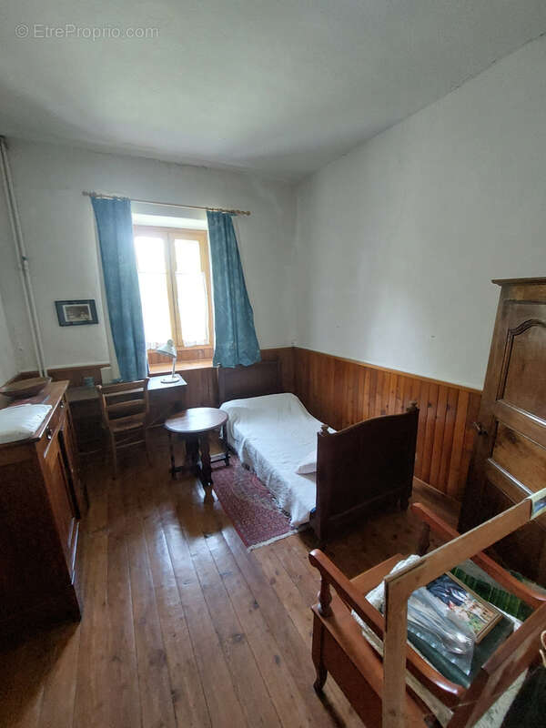 Maison à ENCHASTRAYES