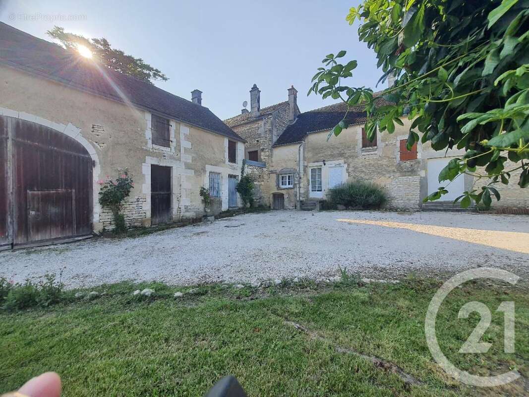 Maison à SOUGERES-EN-PUISAYE