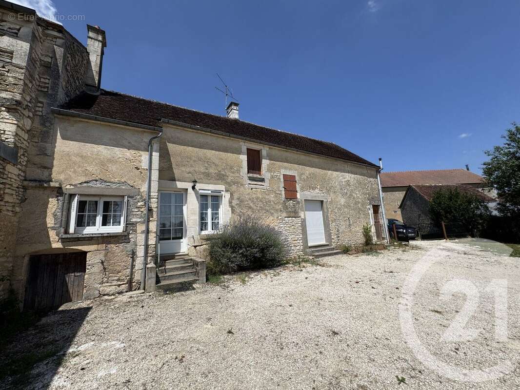 Maison à SOUGERES-EN-PUISAYE