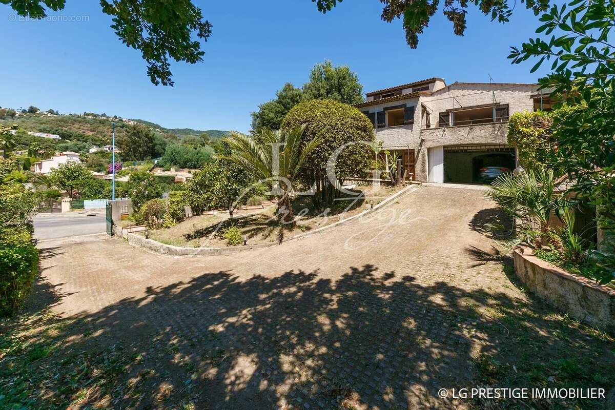 Maison à MANDELIEU-LA-NAPOULE