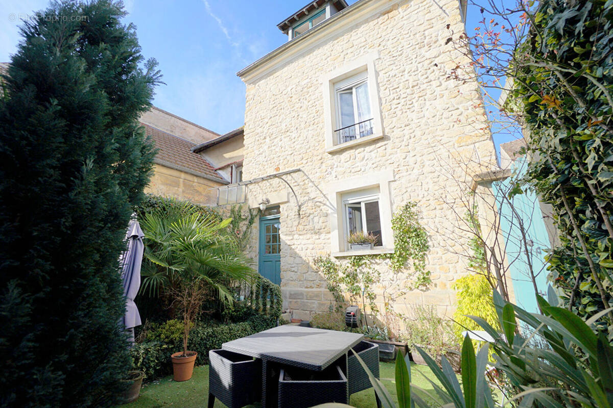 Maison à MEZY-SUR-SEINE