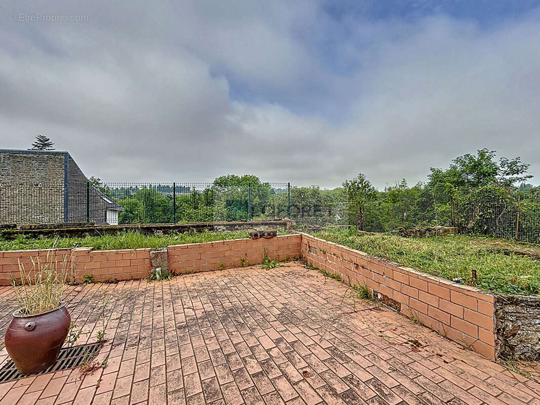 Maison à CONDE-SUR-NOIREAU