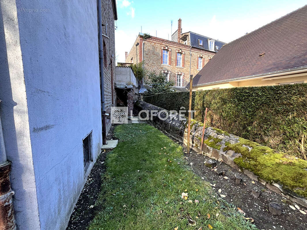 Maison à SAINT-GEORGES-DES-GROSEILLERS