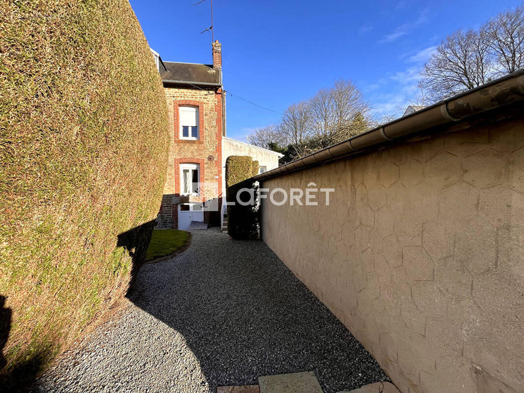 Maison à SAINT-GEORGES-DES-GROSEILLERS