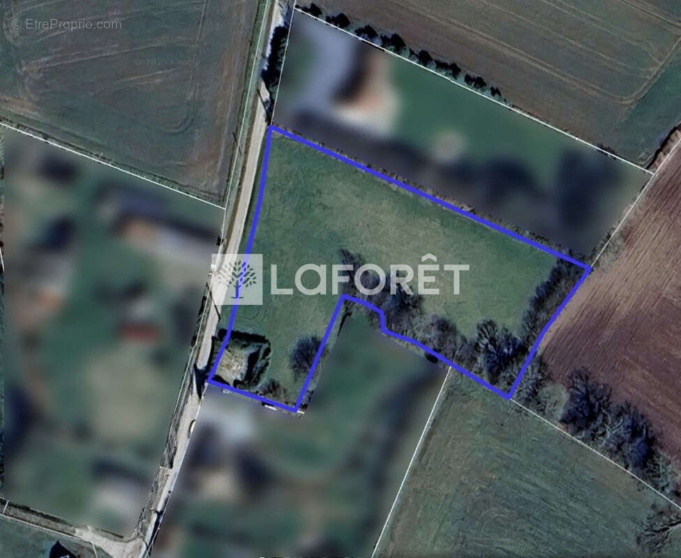 Terrain à SAINT-BOMER-LES-FORGES